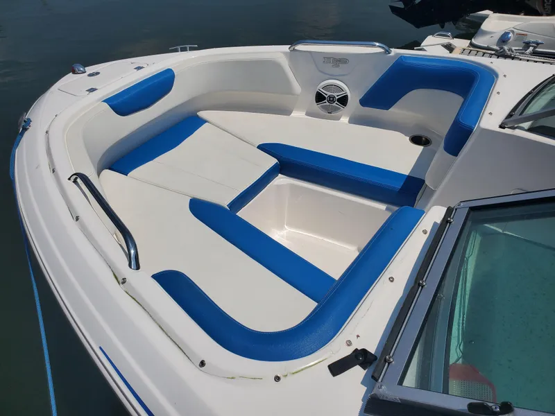 Slide: The Image of Chaparral 21 H2O Sport OB 2018 - 16