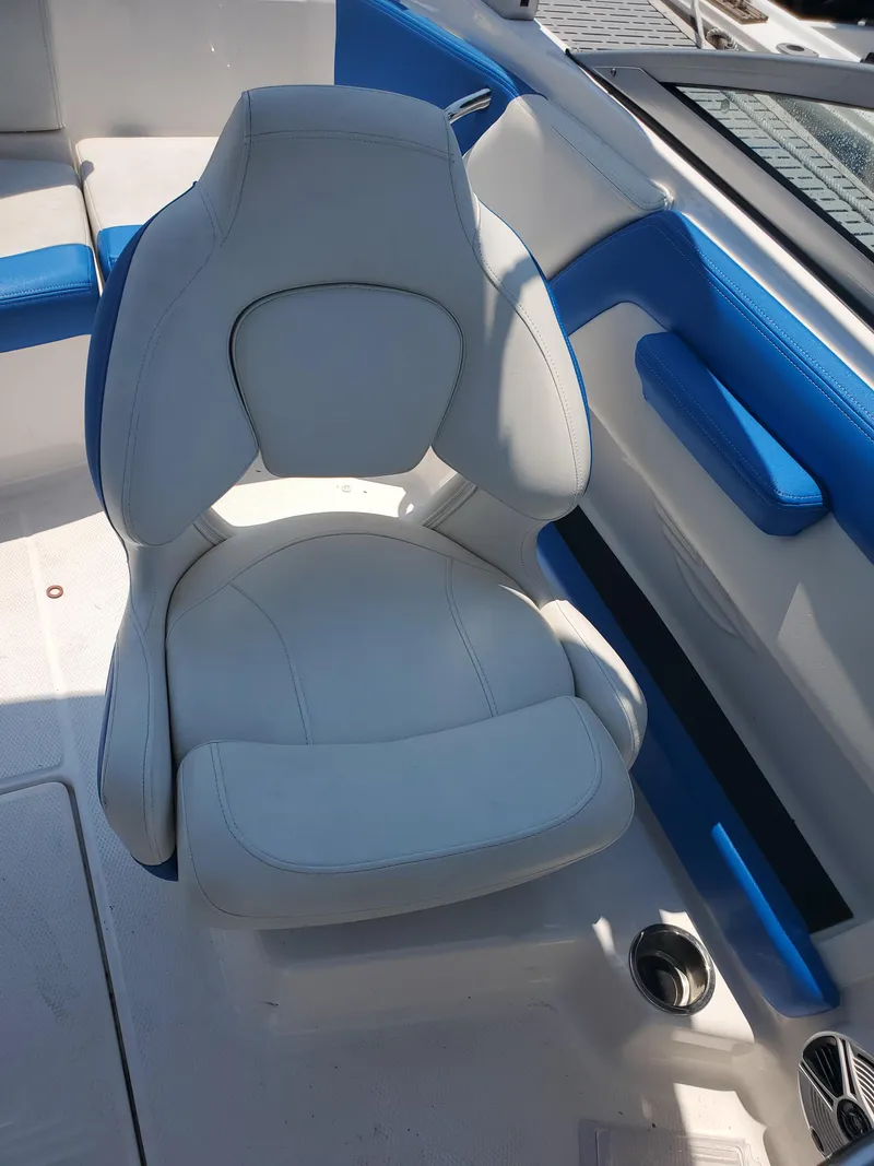 Slide: The Image of Chaparral 21 H2O Sport OB 2018 - 27