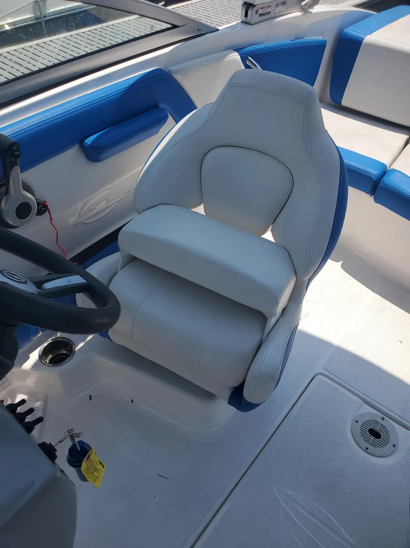 Slide: The Image of Chaparral 21 H2O Sport OB 2018 - 28