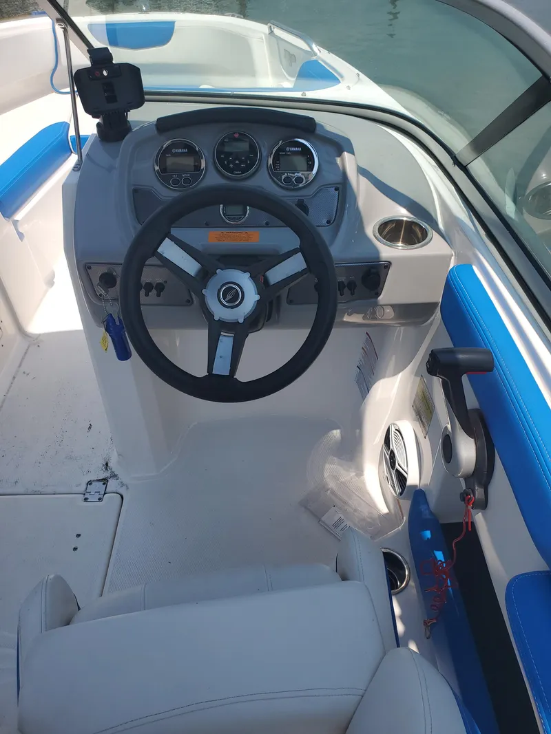 Slide: The Image of Chaparral 21 H2O Sport OB 2018 - 29