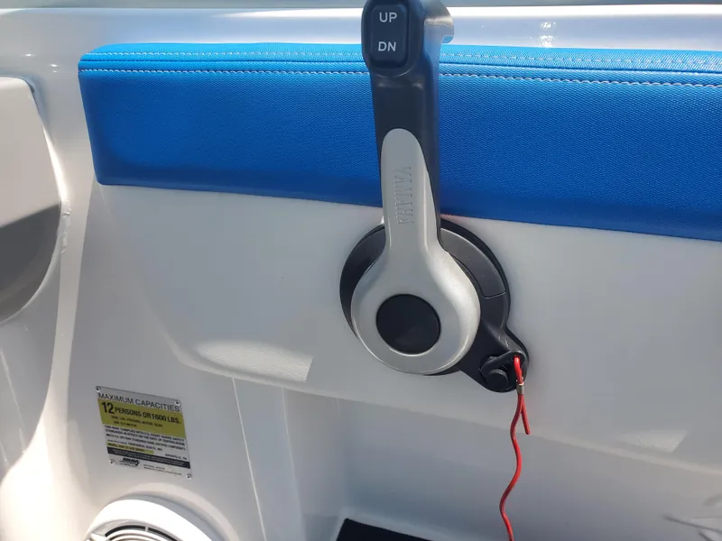 Slide: The Image of Chaparral 21 H2O Sport OB 2018 - 31