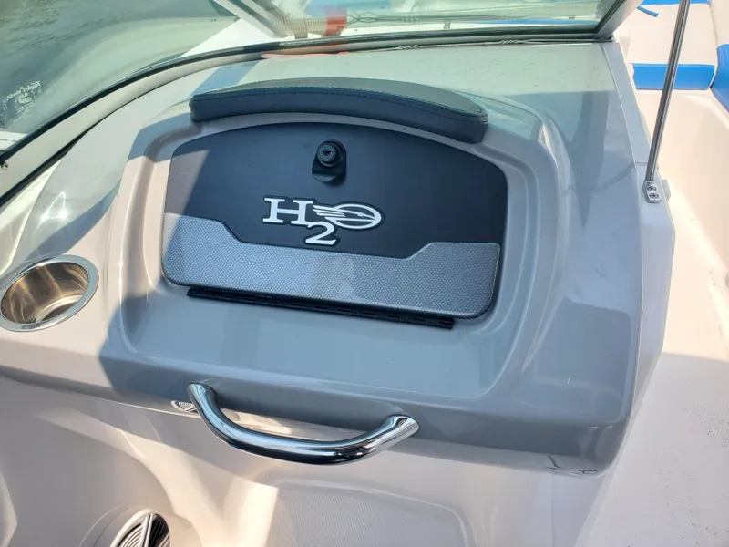 Slide: The Image of Chaparral 21 H2O Sport OB 2018 - 38