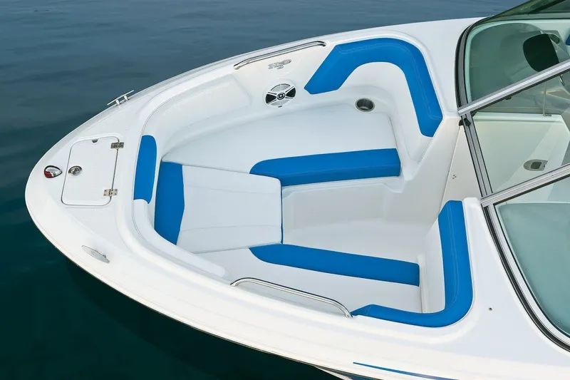 Slide: The Image of 2018 Chaparral 21 H2O Sport OB boat bow seating area with blue and white upholstery. - 57