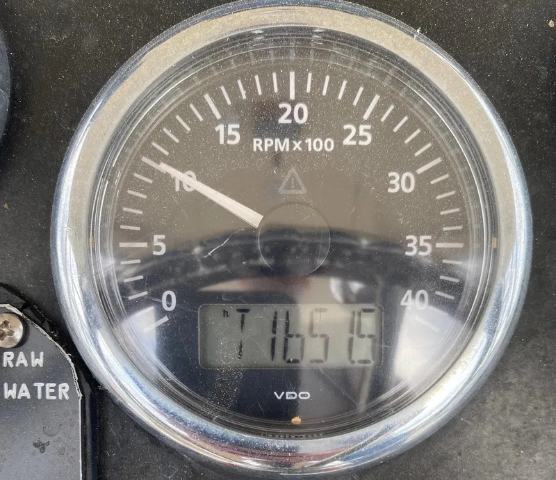 Slide: The Image of Tachometer of 2005 Custom Stardust 32 Express showing 1165.6 RPM. - 22