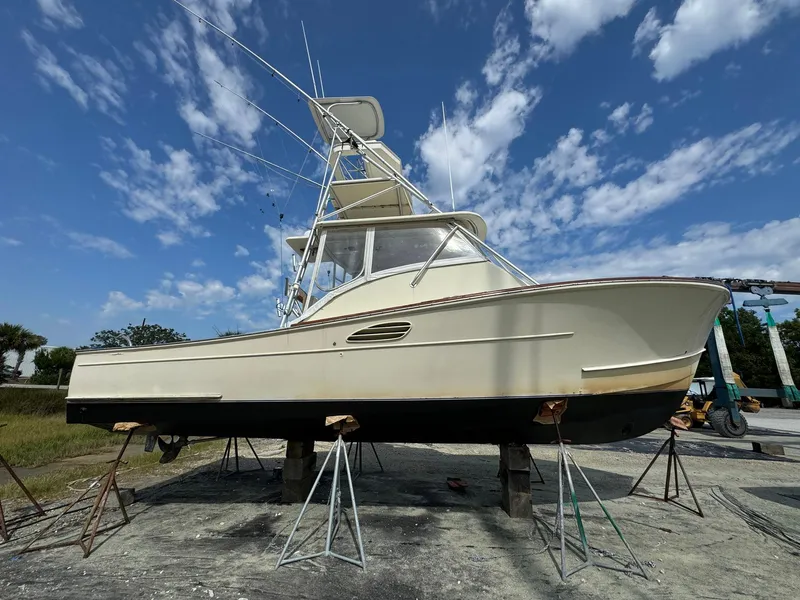 Slide: The Image of Custom Stardust 32 Express boat, 2005 model, on stands under a blue sky. - 41