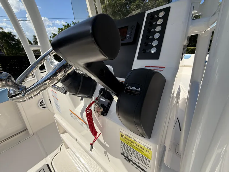 Slide: The Image of 2023 Robalo R222 boat console with Yamaha controls and steering wheel. - 41