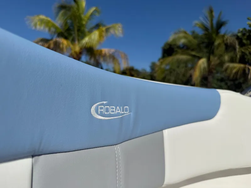 Slide: The Image of Robalo R222 2023 - 53