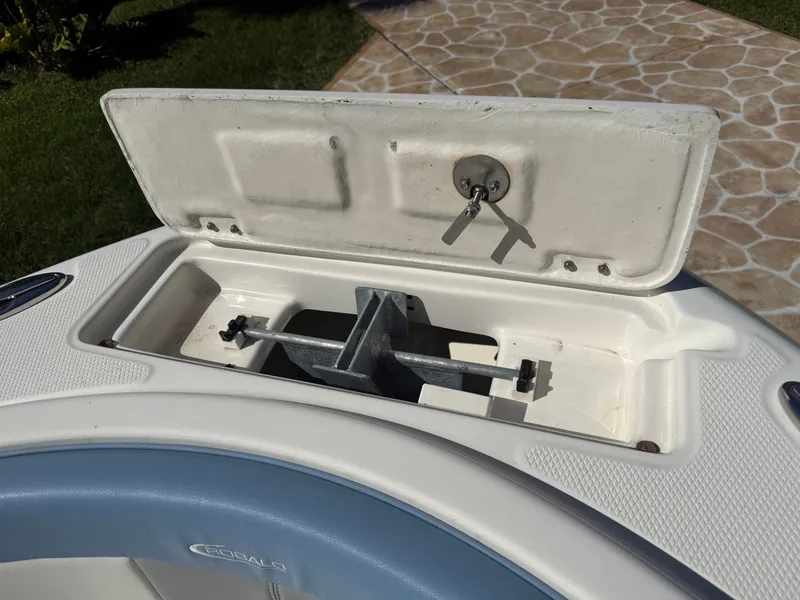 Slide: The Image of Robalo R222 2023 - 56