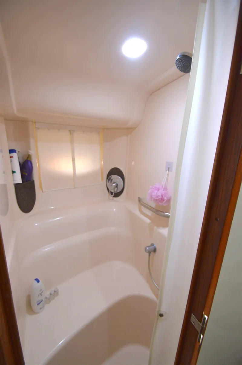 Slide: The Image of Sea Ray 44 Sundancer 2006 - 37