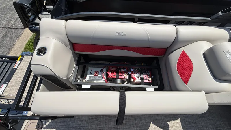 Slide: The Image of 2025 JC NEPTOON 27TT SPORT boat seat storage with battery compartment. - 10