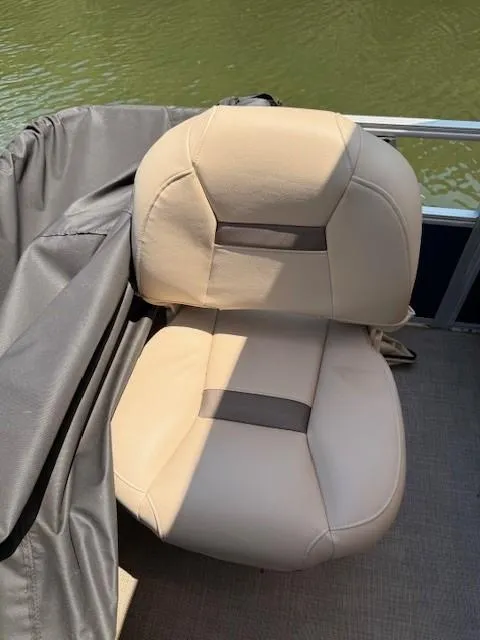 Slide: The Image of Beige seat on 2023 Sun Tracker Fishin' Barge 20 DLX pontoon boat. - 4