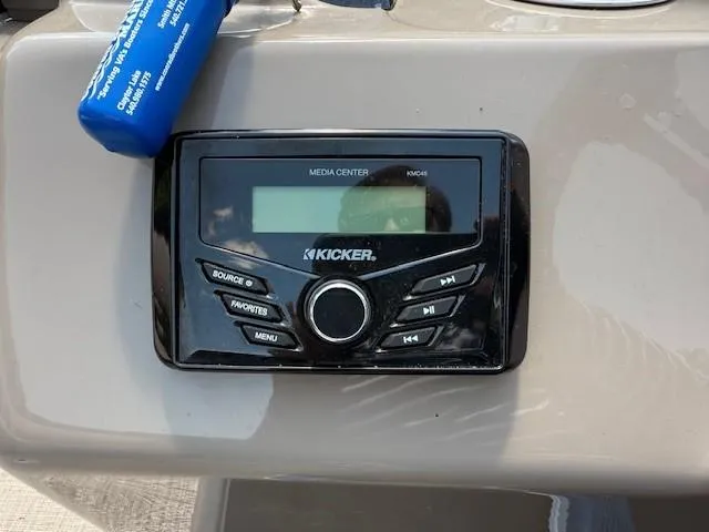 Slide: The Image of Kicker media center on 2023 Sun Tracker Fishin' Barge 20 DLX boat dashboard. - 7