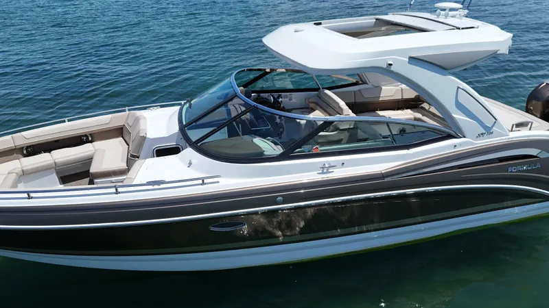 Slide: The Image of Formula 350 Crossover Bowrider OB 2019 - 102