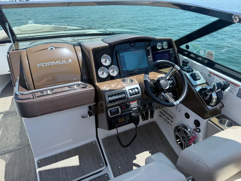 Slide: The Image of Formula 350 Crossover Bowrider OB 2019 - 142