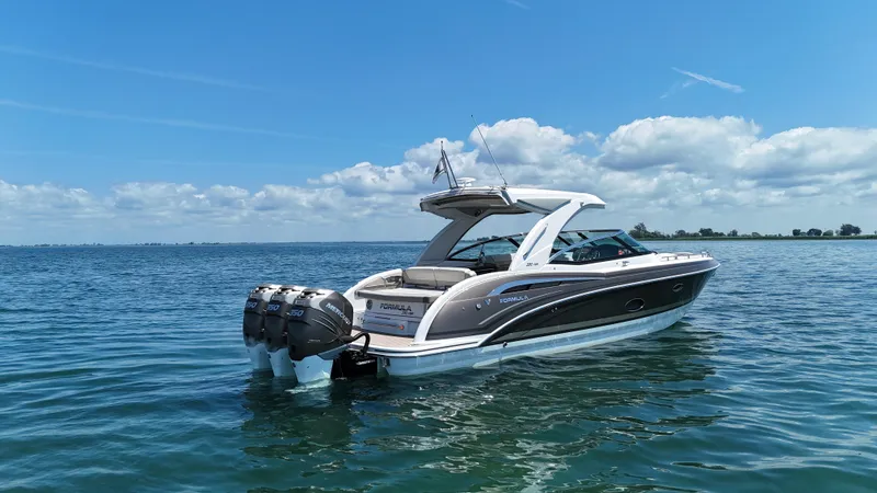 Slide: The Image of Formula 350 Crossover Bowrider OB 2019 - 87