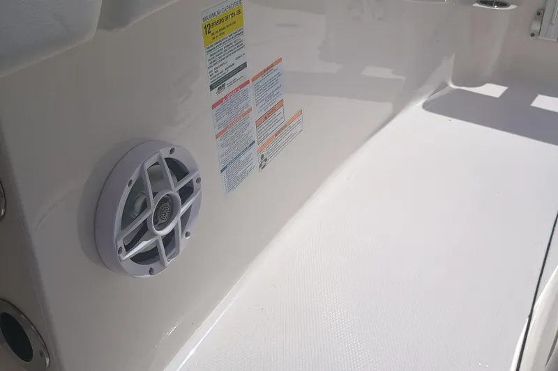Slide: The Image of 2025 Robalo R230 Center Console interior with speaker and capacity labels. - 18