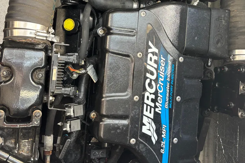 Slide: The Image of Mercury MerCruiser 8.2L engine in 2000 Cruisers Yachts 3870 Express. - 68