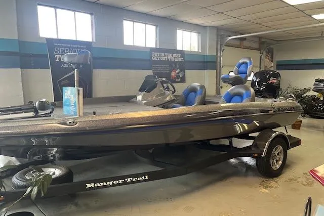 Slide: The Image of 2025 Ranger Z185 boat with blue seats on display in showroom. - 70