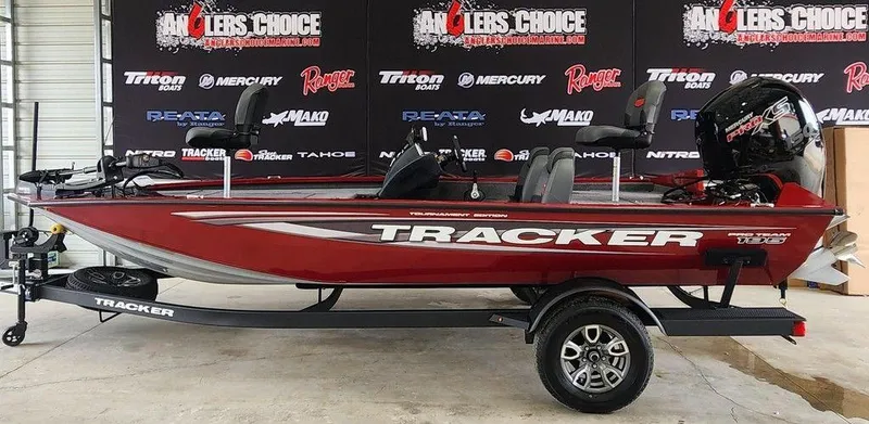 The Image of 2025 Tracker Pro Team 195 Tournament Edition boat displayed at Anglers Choice event. - 1
