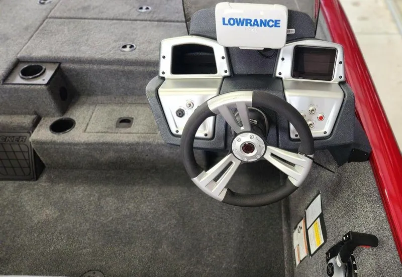Slide: The Image of Steering console of 2025 Tracker Pro Team™ 195 Tournament Edition boat with Lowrance electronics. - 4