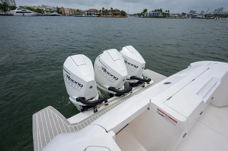 Slide: The Image of 2023 Intrepid 41 Valor - 13