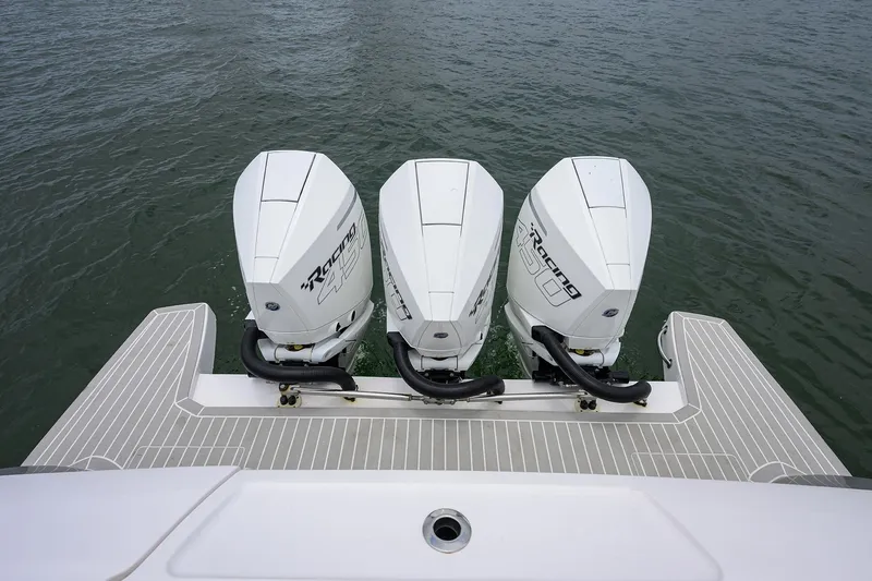 Slide: The Image of 2023 Intrepid 41 Valor - 14