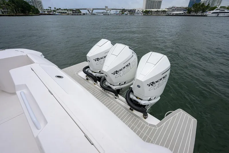 Slide: The Image of 2023 Intrepid 41 Valor - 15