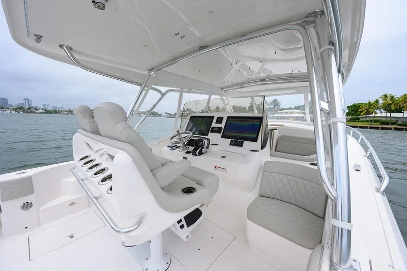 Slide: The Image of 2023 Intrepid 41 Valor - 16