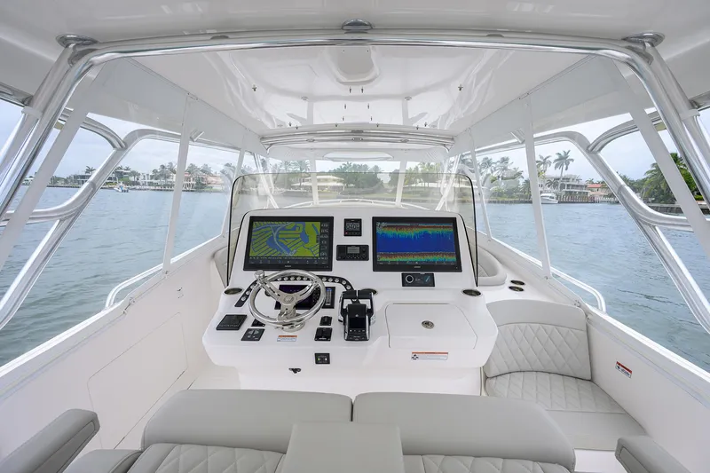 Slide: The Image of 2023 Intrepid 41 Valor - 18