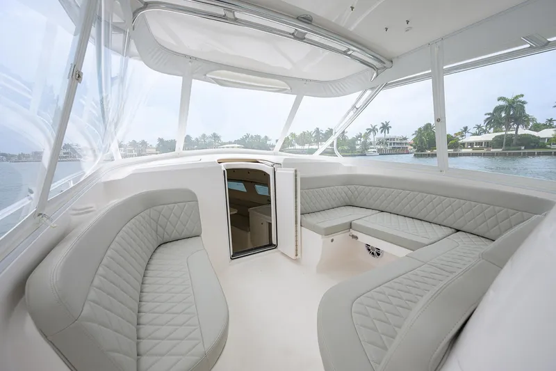 Slide: The Image of 2023 Intrepid 41 Valor - 23