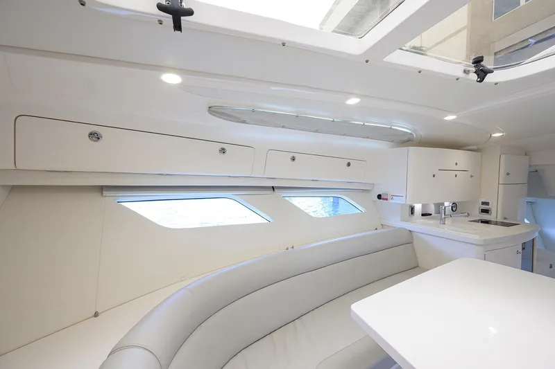 Slide: The Image of 2023 Intrepid 41 Valor - 34