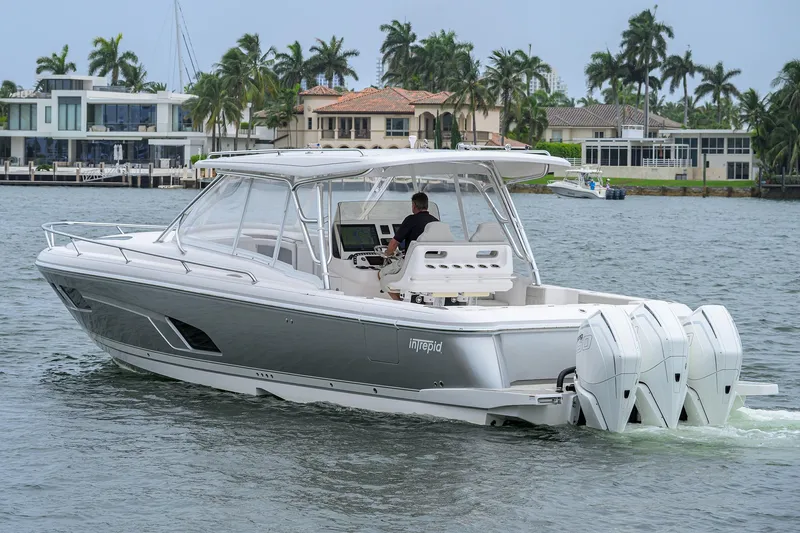 Slide: The Image of 2023 Intrepid 41 Valor - 4