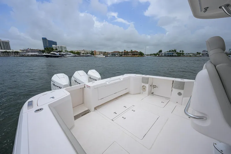 Slide: The Image of 2023 Intrepid 41 Valor - 5