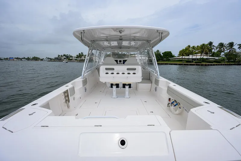 Slide: The Image of 2023 Intrepid 41 Valor - 9