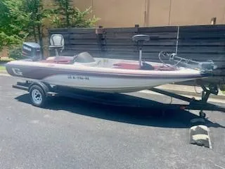 Slide: The Image of 1999 G3 Pro G185 boat on trailer, parked outdoors. - 0