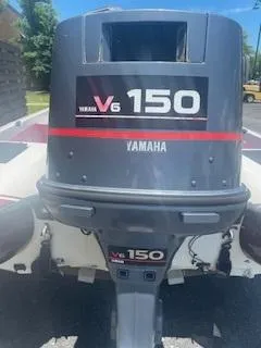 Slide: The Image of Yamaha V6 150 outboard motor on G3 Pro G185, 1999 model, in sunlight. - 1