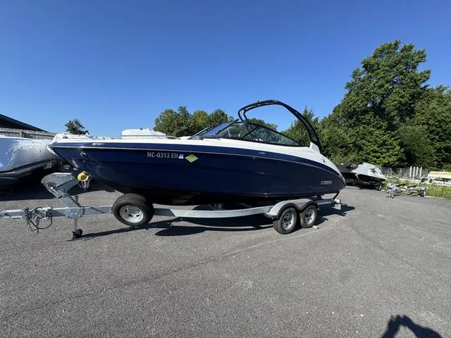 Slide: The Image of Yamaha 242 Limited S 2017 - 3