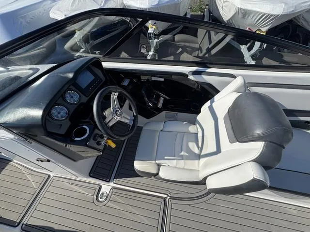 Slide: The Image of Yamaha 242 Limited S 2017 - 5