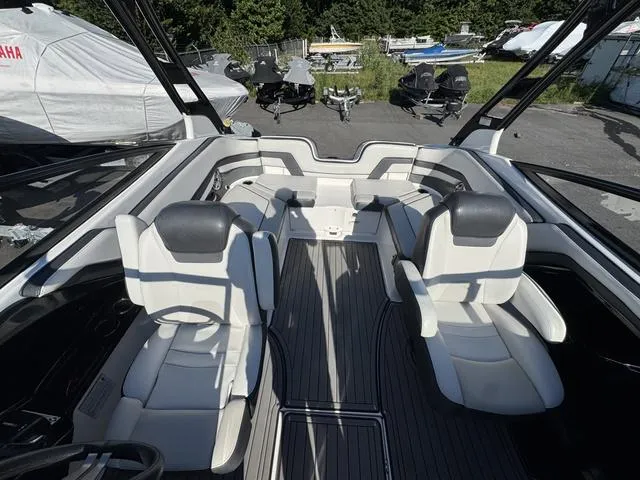 Slide: The Image of Yamaha 242 Limited S 2017 - 6