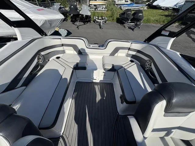 Slide: The Image of Yamaha 242 Limited S 2017 - 7