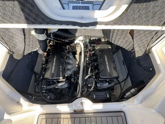 Slide: The Image of Yamaha 242 Limited S 2017 - 8