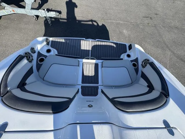 Slide: The Image of Yamaha 242 Limited S 2017 - 9