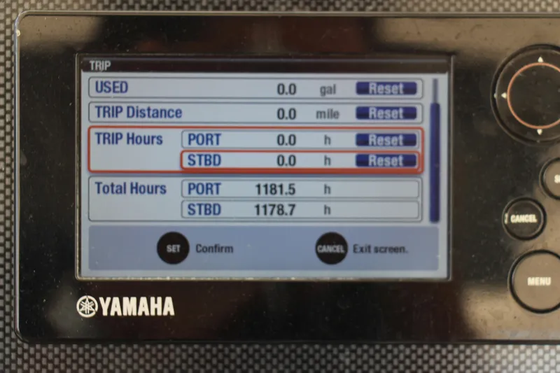 Slide: The Image of Yamaha display showing trip and total hours for Pursuit S 280 Sport, 2016 model. - 14