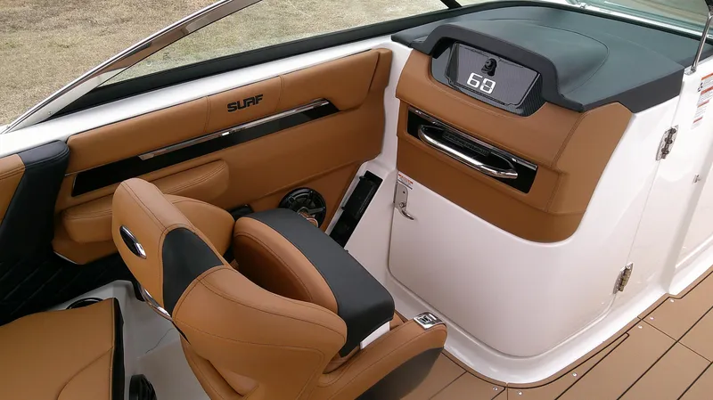 Slide: The Image of Chaparral 26 Surf 2025 - 11