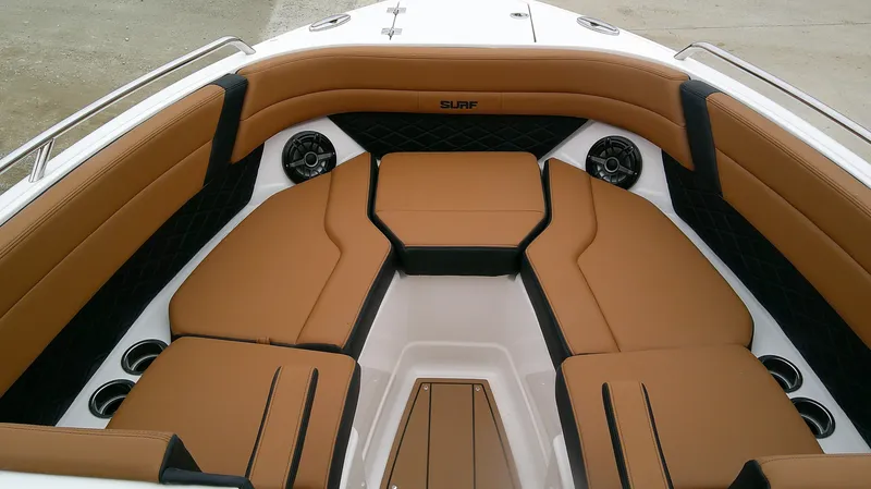 Slide: The Image of Chaparral 26 Surf 2025 - 14