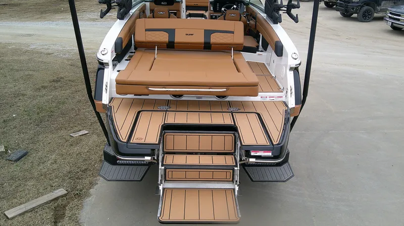 Slide: The Image of Chaparral 26 Surf 2025 - 5