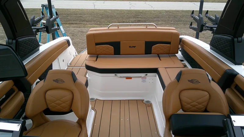 Slide: The Image of Chaparral 26 Surf 2025 - 8