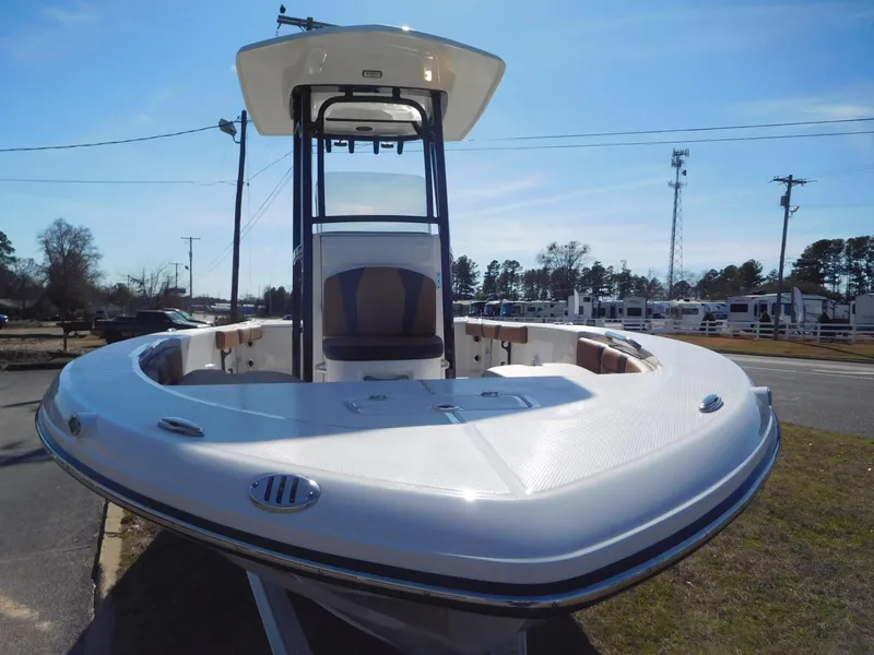 Slide: The Image of Robalo 226 Cayman 2024 - 3