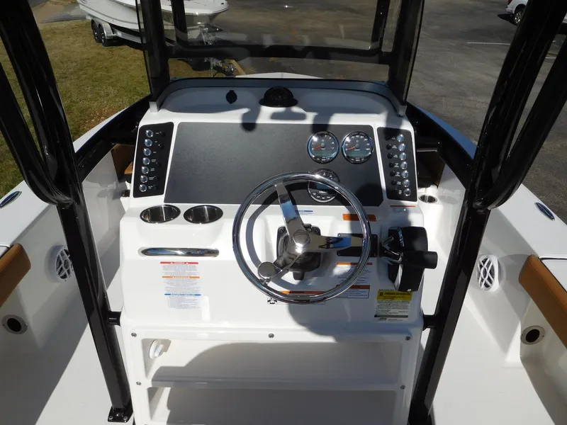 Slide: The Image of Robalo 226 Cayman 2024 - 4