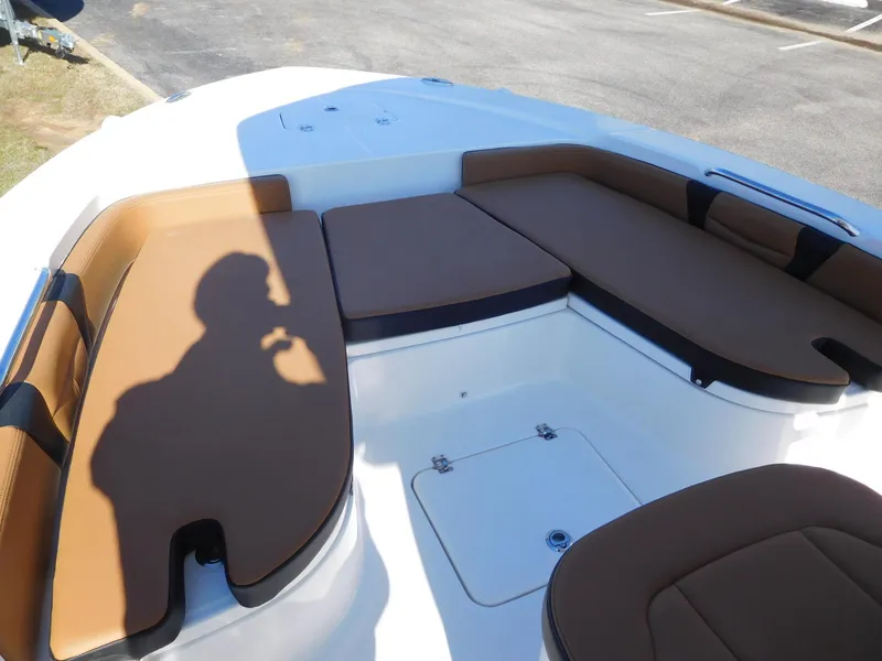 Slide: The Image of Robalo 226 Cayman 2024 - 9